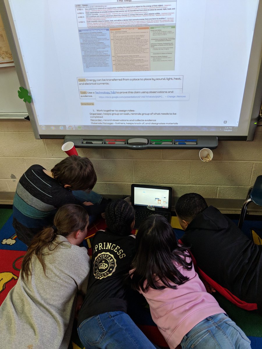 missbrady209's tweet image. Students working together to find evidence to support a science claim: Energy can be transferred from place to place by sound, light, heat and electrical currents. 💡🔋🤝  👩‍💻👨‍💻#blendinglearning #21stcenturyskills #creativiy #collaboration #criticalthinking #communication