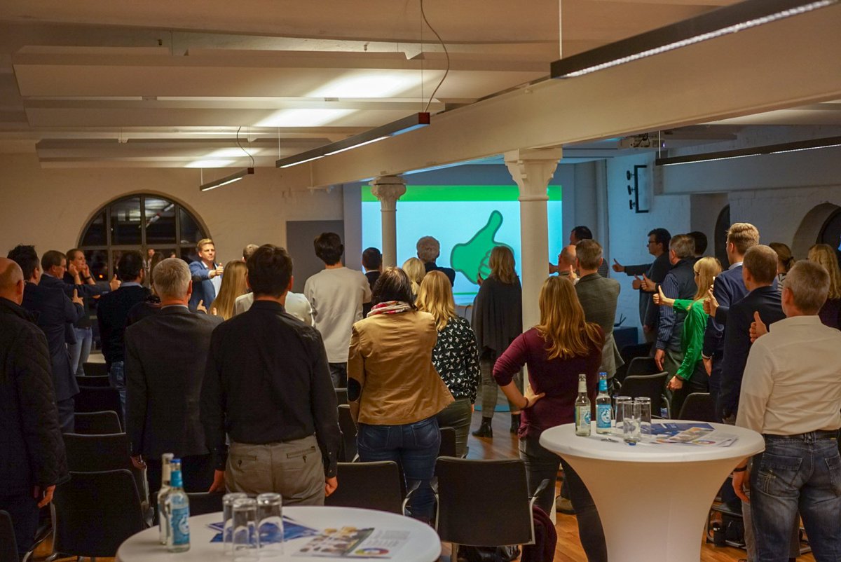 UnternehmerHI's tweet image. Ziele &amp;amp; Visualisierung
Zeitmanagement &amp;amp; Strukturierung
Aktivierung &amp;amp; Entspannung

Dr. Tamara Thomsen und Katharina Jantz vom BildungsStudio @GerdGerlof haben uns diese Themen erläutert und mit interaktiven Umfragen und Aufgaben das Publikum mit einbezogen. 
 #Niedersachsenmetall