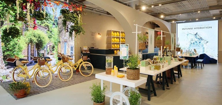 hchemko's tweet photo. Experiential stores are in the early innings, but I think we'll see that accelerate this year. Interesting examples from @RetailDive ➡️ https://t.co/GCakaaAOfi #futureofretail #experientalretail https://t.co/qBJd1DBFRP