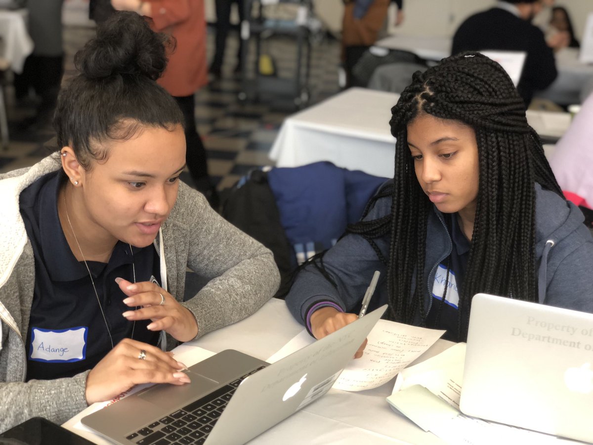 MarkLevineNYC's tweet image. If you want to feel optimistic about the future of this city, spend some time with the incredible middle and high school students buildings civic apps in the Manhattan Hack League. #ComputerScience4All