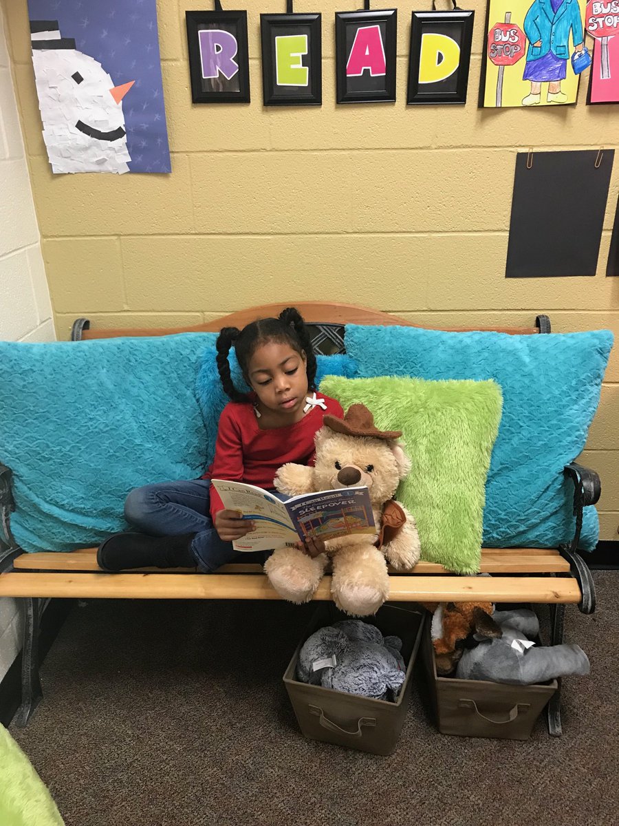 Caught reading to a buddy! #kindergartenersread <a href="/lonniebnelson/">LonnieBNelsonElem</a>