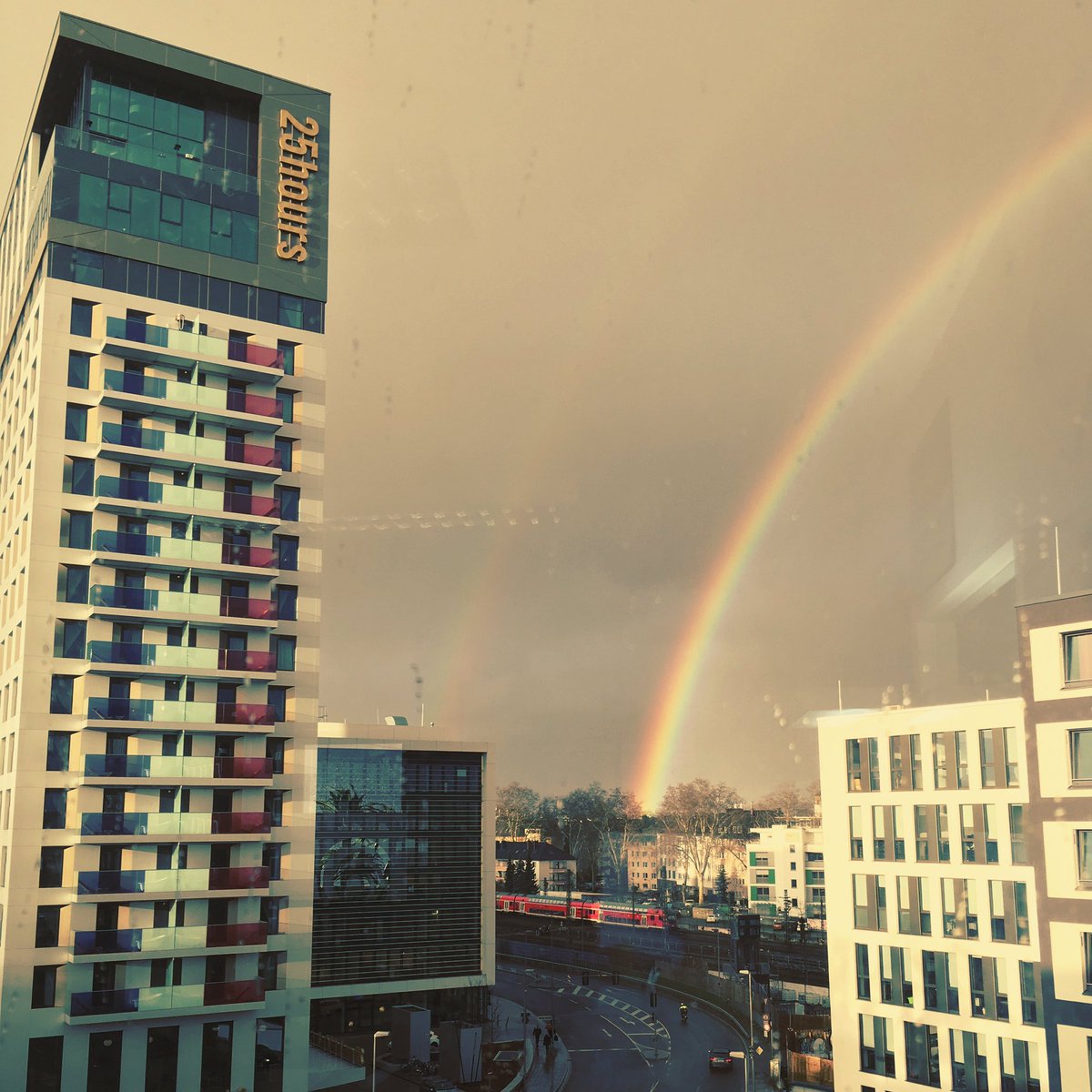 AnnickV's tweet photo. #DailyConstructionPic #Rainbow 🌈 https://t.co/9IMZFuCXpb