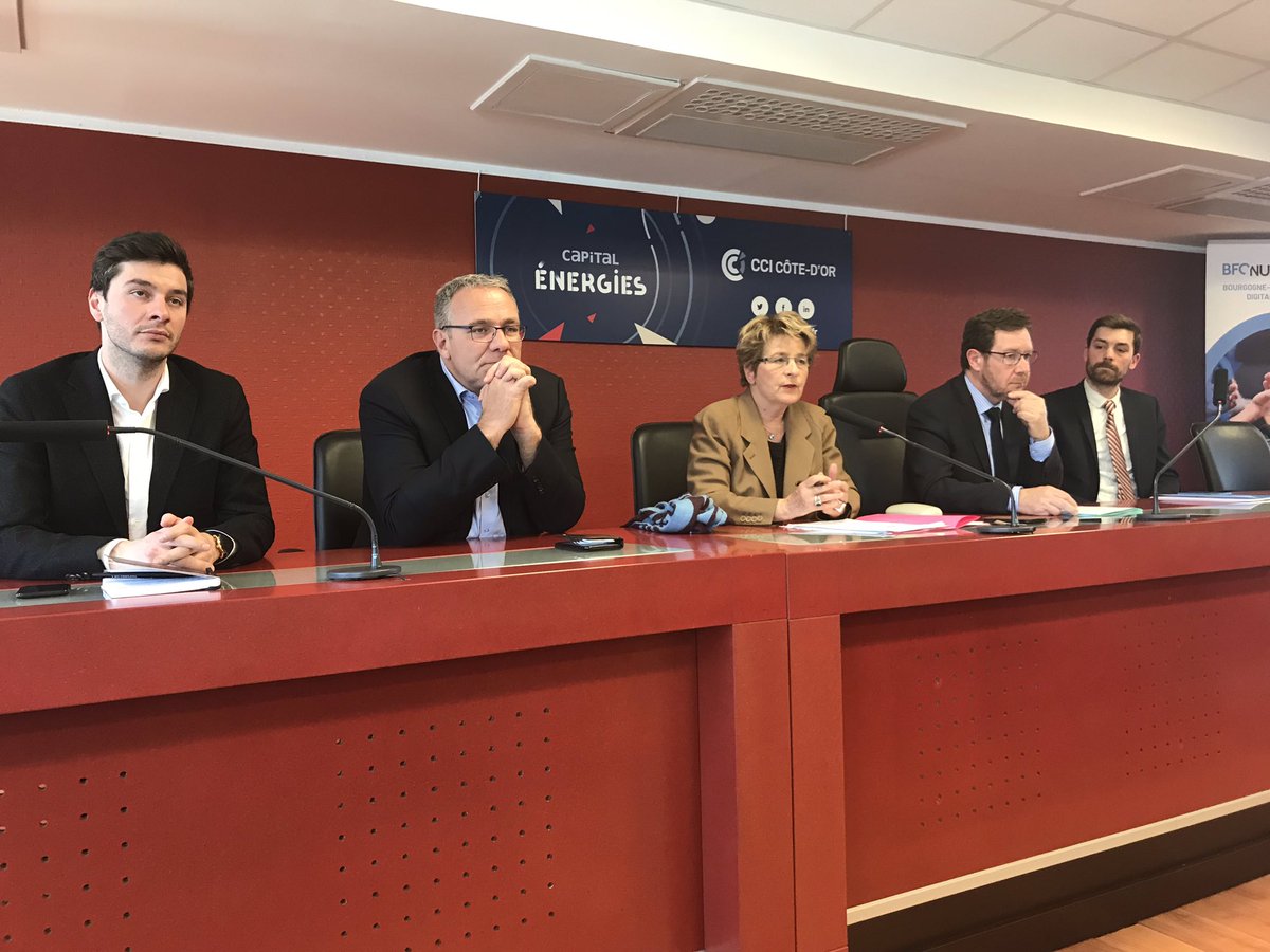 NathalieBcoulet's tweet photo. Signature #CAPéco #Numérique 2018-2021, @Prefet21_BFC @bfc_region @BFCnum @acbesancon @AcademieDijon #FiliereNumerique #attractivité #ObjFeminisation La #Transformation c’est aussi les enseignements de spécialité comme « Numérique et sciences informatiques » 👏🏻 https://t.co/A88AkWVmd6