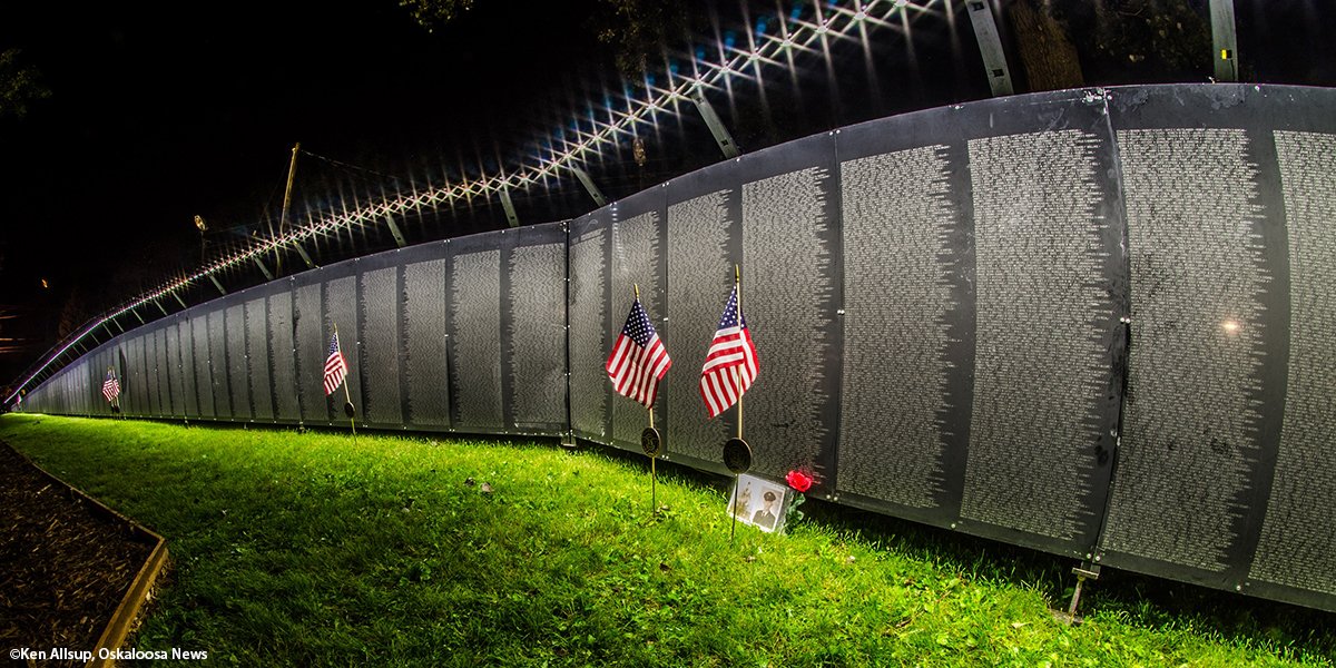 MuscoLighting's tweet image. #TBT to when The Wall That Heals® visited our home city in Oskaloosa, Iowa. Proud to have provided the lighting for this scale replica of the Vietnam Veterans Memorial in Washington, D.C. Check out more information on #TheWallThatHeals here. bit.ly/2BD4LsU