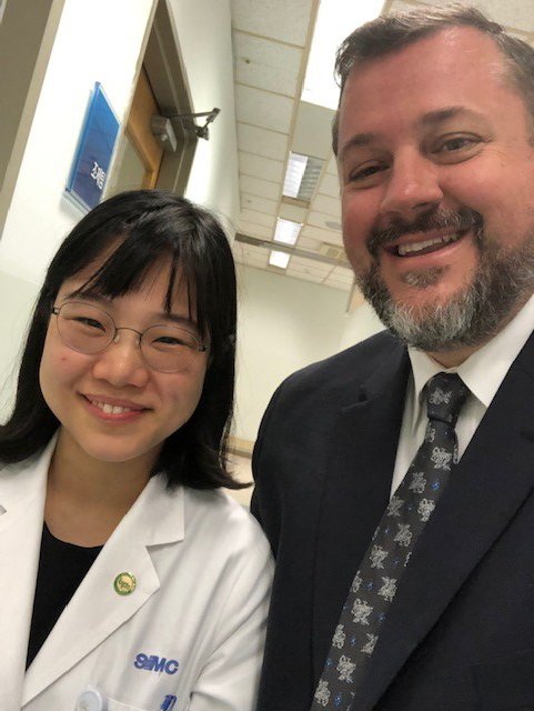 BPSweb's tweet photo. BPS Board Certification in the Real World: Former BPS Board Member Michael Hogue visits Samsung Medical Center (SMC) in Seoul. 13 of the 103 board-certified pharmacists in South Korea work for SMC.
#BPS #BoardCertification #AdvancedPatientCare #Pharmacy https://t.co/5veDJawTnN
