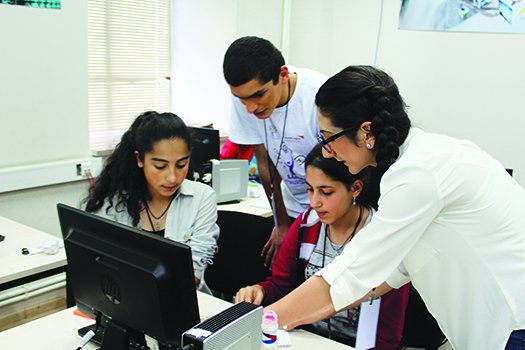 DavisUWC's tweet image. Mariam Avagyan of @trinitycollege created ZeRoRo, a two-week camp where 17 Armenian teenagers learned to program satellites and joined the Zero Robotics global competition organized by @NASA @MIT . #ProjectsFor Peace #highered bit.ly/2XJW0a3