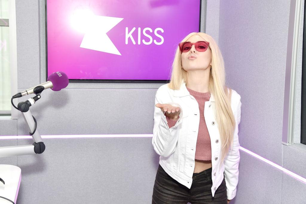 AVA MAX DAILY 🔮 (@avamaxchile) / Posts / X