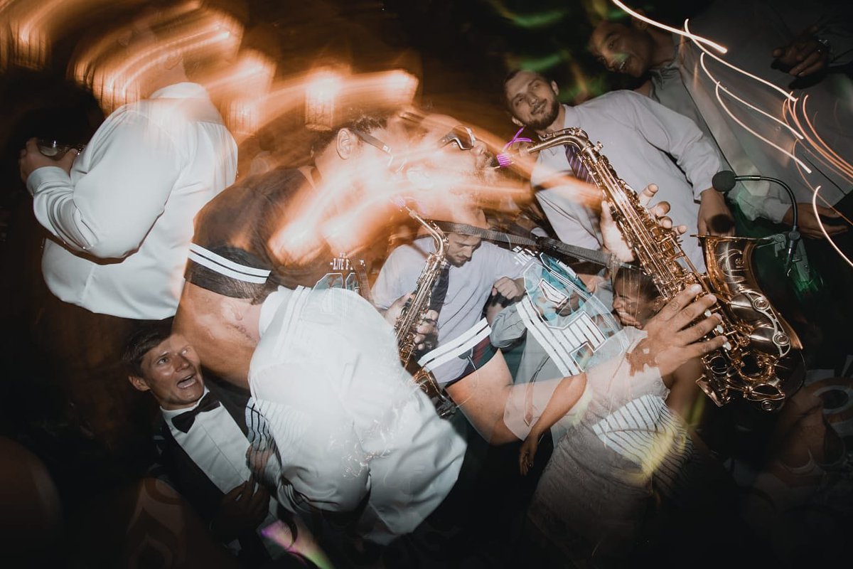 SaxTiki's tweet photo. "Thiago SaxLive"
 Live UP""
🔊🔊🔊🎷🎵🎶🎵🎶
Vamooooooo!!!😀
🎉🎊🎉🎊💃
Foto:@julianaramosfotografia
@mariamalumaiza
@amandatschaffon
#ELECTROMUSICSAXPERFORMANCE
#THIAGOSAXLIVE
#saxurbano #dj #saxophone #eletrosax #electrosax #saxofone #deephousemusic #liveup https://t.co/cUTE8IarF7