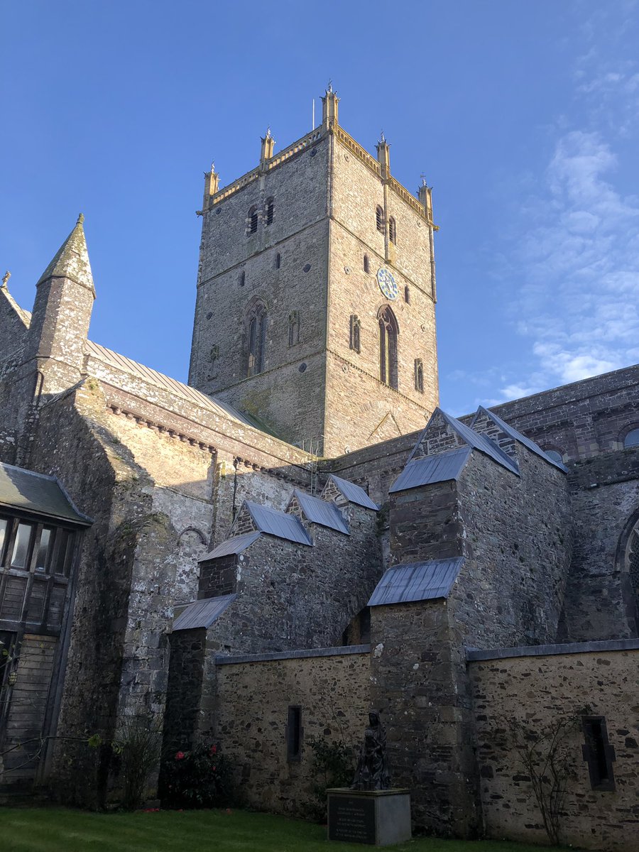 Glorious spring sunshine here in Tyddewi this evening as the sound of the Choristers rehearsing for Evensong drifts across the cloisters #blueskies #worthavisit