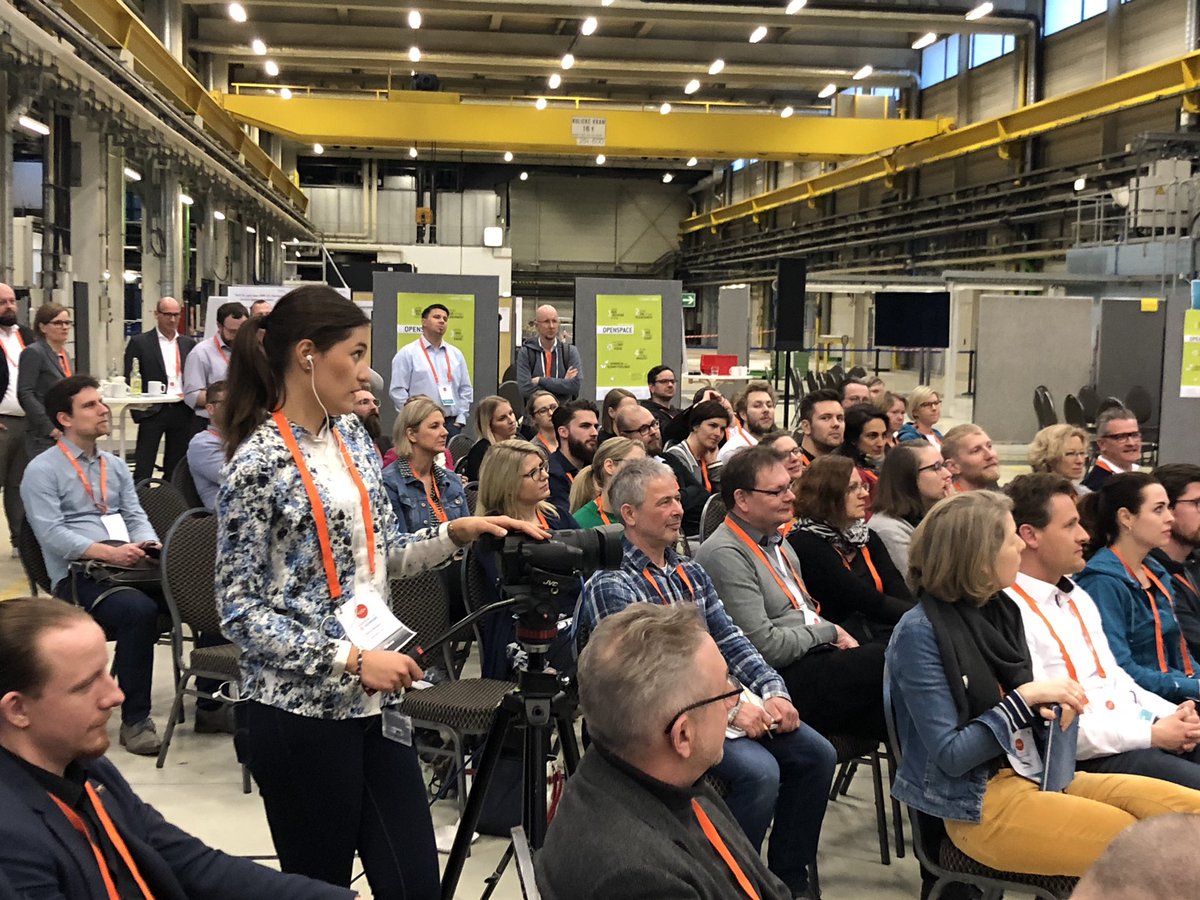 netzabine's tweet photo. Legendary last words vom heutigen host des #AHCAMP in #NewWorkCity , Jan-Marc Lischka: So ein Event ist,wie eine Grillparty...alle helfen mit,alle haben Spass...
...und sind erfüllt von dem Wissen, mit ihren Träumen von einer besseren (Arbeits-)welt nicht allein zu sein... https://t.co/Xgy27pWCug