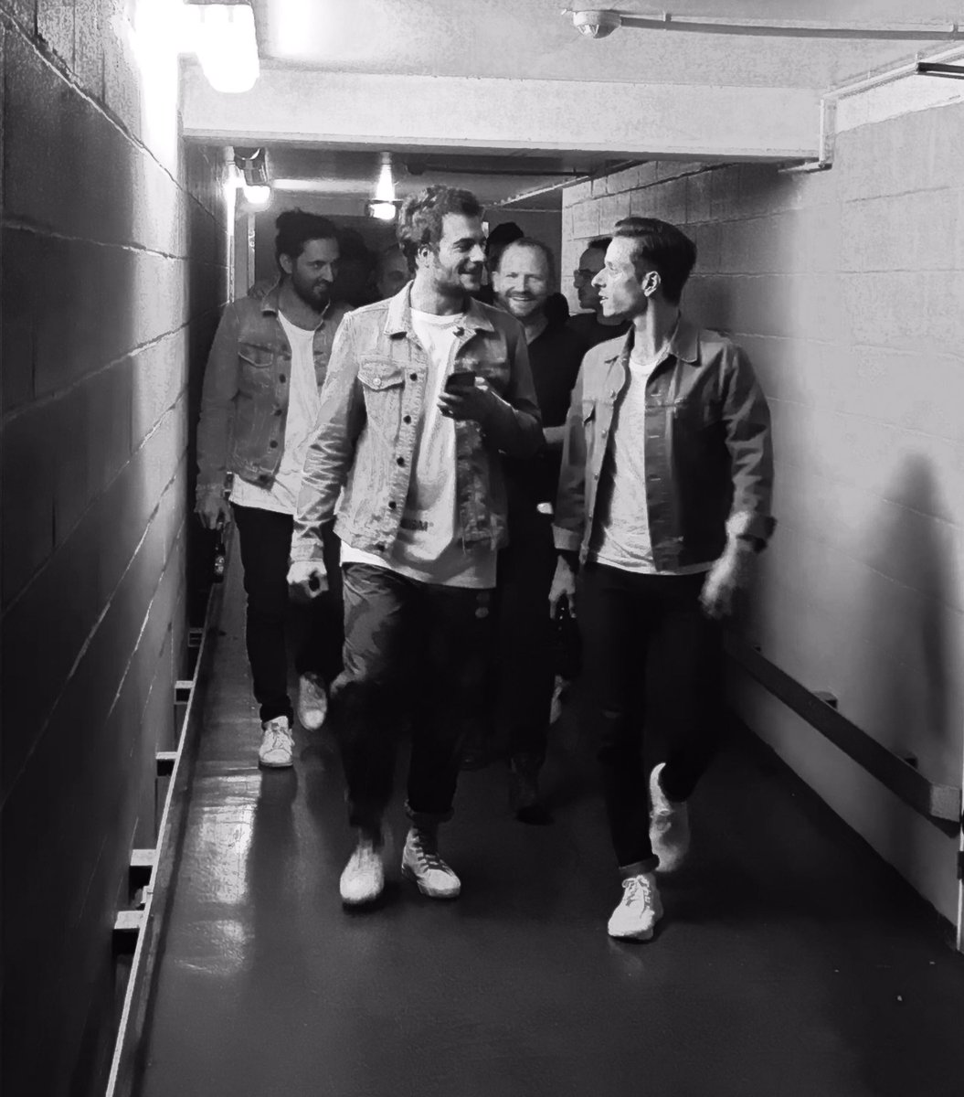 thyra00's tweet photo. @Amir_Off #zenith #2 @zenithdelille #Backstage #beforetheshow #AddicTour #tb   &amp; #musicians 🌟⚡️✨ https://t.co/LALfSrI9ml