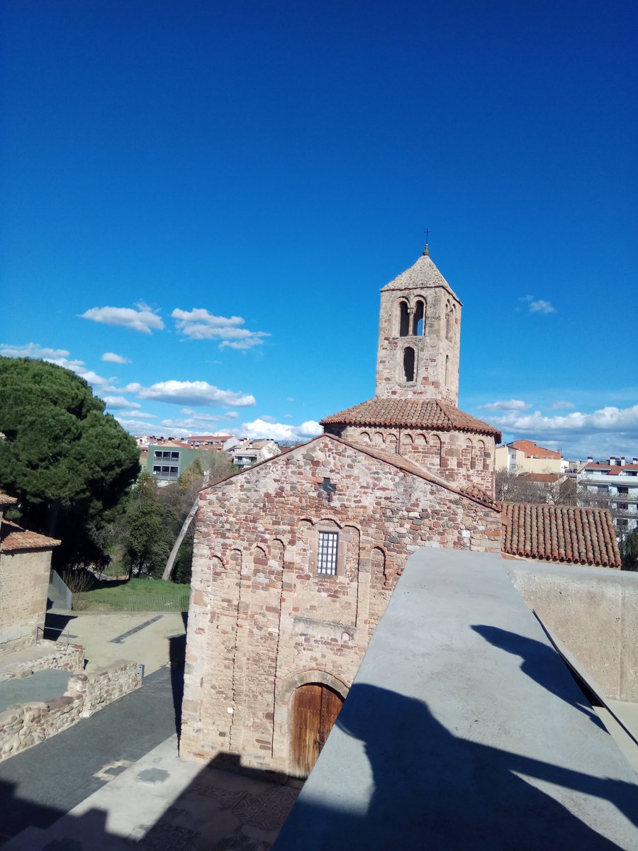 una_tal_maria's tweet photo. Genial visita guiada a la Seu d'Ègara per acabar #WSCITECH19 #8M2019 https://t.co/nMk9QZi0ul
