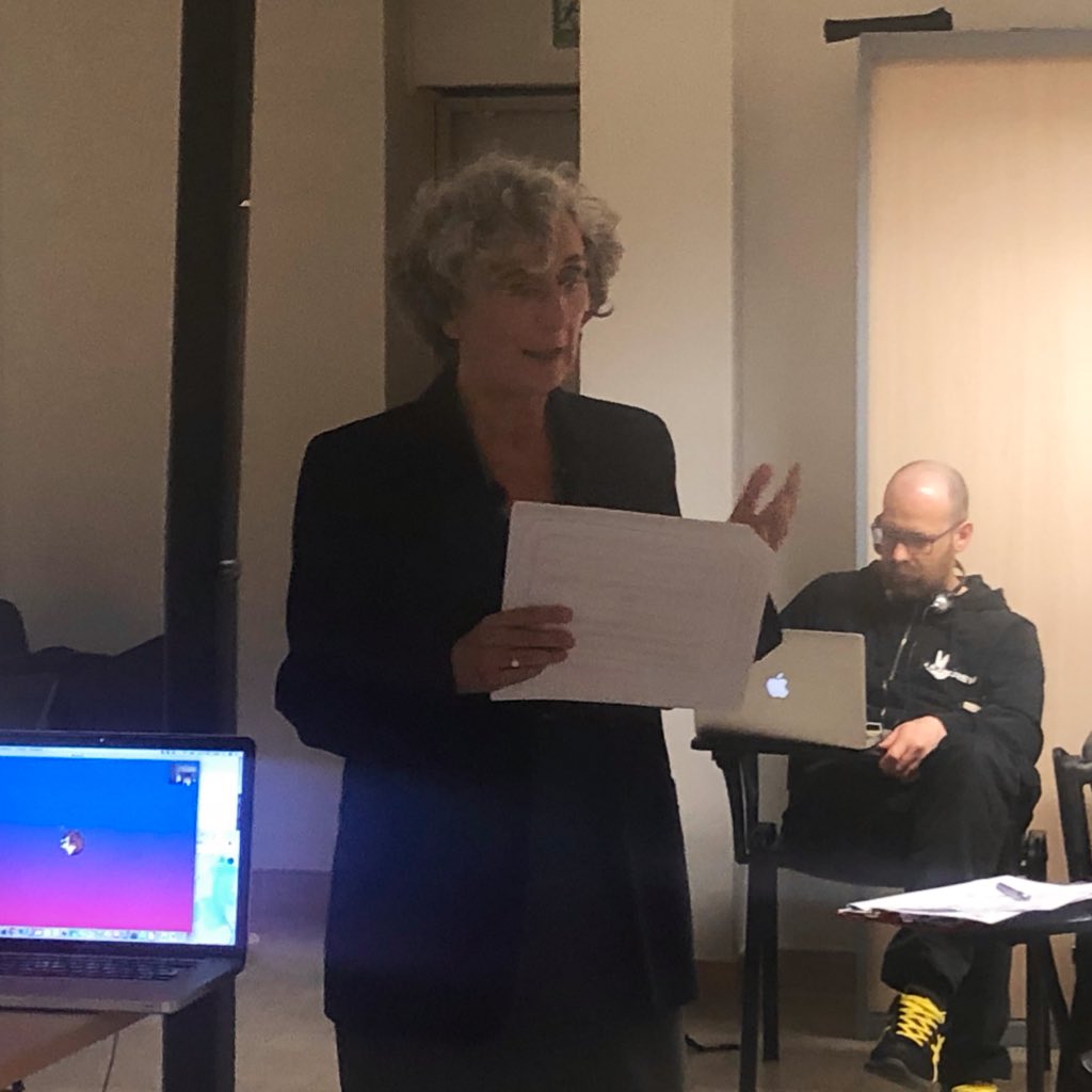 docservizi's tweet image. Lucetta Paschetta spiega ai partner stranieri di @docservizi perché nasce #doclibris, consorzio cooperativo impegnato nella filiera editoriale, e descrive il funzionamento della #piattaformacooperariva creata su misura da #hypernova #internationalcooperation