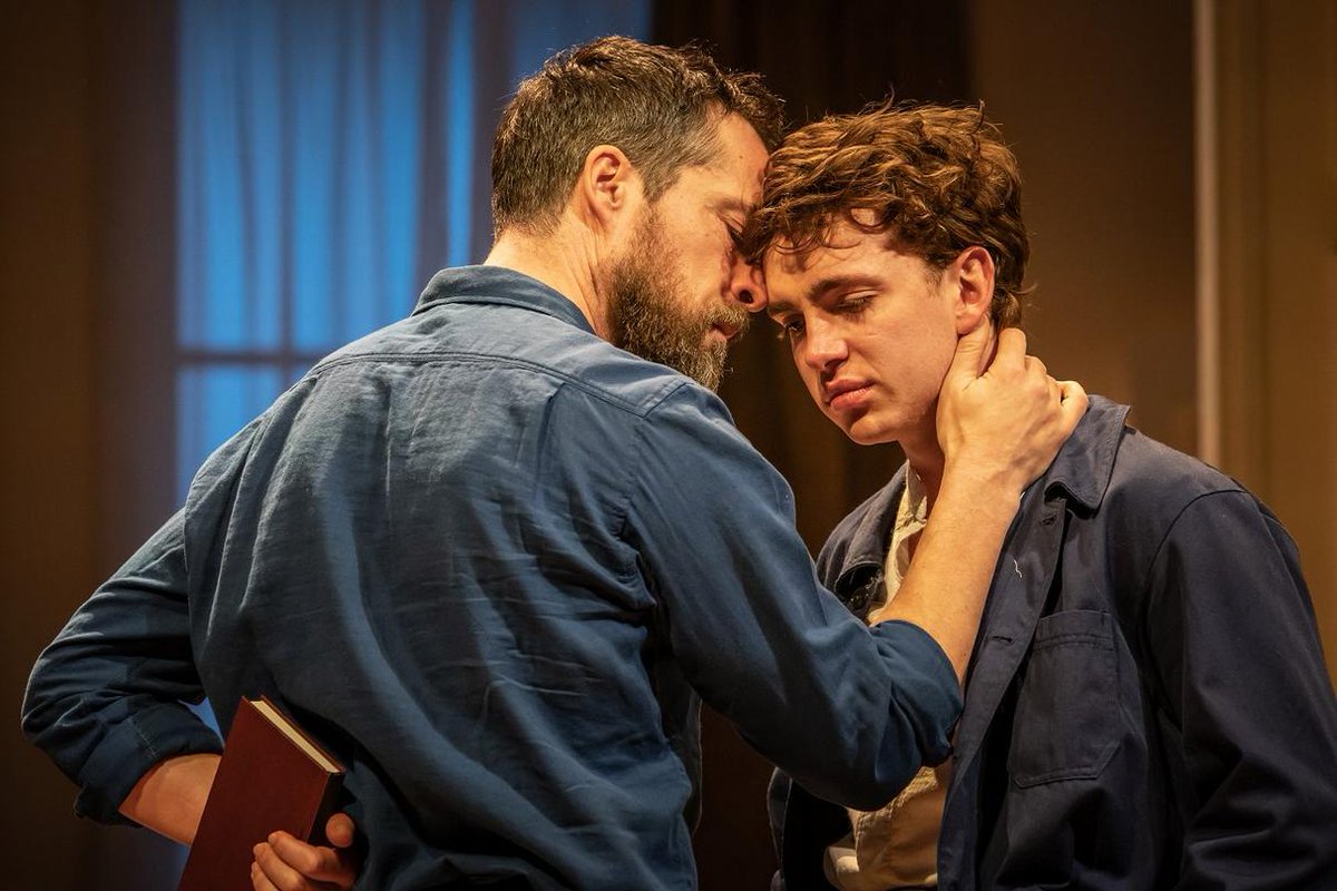 CVH_Management's tweet photo. #TheSon @kilntheatre with Lighting Design by the brilliant @LeeCurran!
.
.
.
🎭 Michael Longhurst
🎨 Lizzie Clachan
💡Lee Curran
📸 Marc Brenner
.
.
.
 #UKTheatre #LondonTheatre #London #Theatre #LightingDesign #LeeCurran #CVH https://t.co/pLfo8Lj1FC