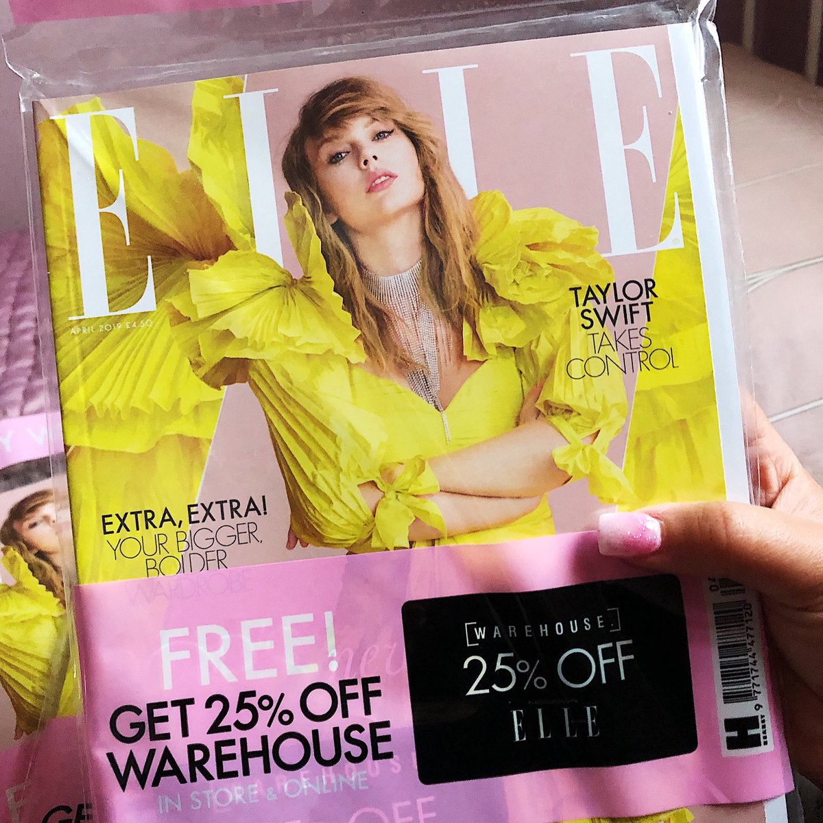 tanya1992x's tweet image. GIVEAWAY TIME FOR MY LOVELY SWIFTIES 🎉💕💋 I have 3 copies of ELLE UK featuring Taylor. For a chance to win one:  
✨ Must be following me
✨ Must RT AND Like this post 
✨ INTERNATIONAL FANS ONLY
I will chose the winner on Thursday 14th March 2019 at 15:00 EST.
