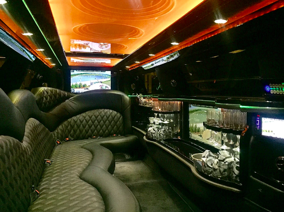 ExecutiveLimoNY's tweet photo. Why stray from the classics? Our stretch limos are just like what you see in the movies...luxurious and definitely fit for a movie star. Call to reserve yours today! 516-826-8172 https://t.co/kRnDGwJG5a