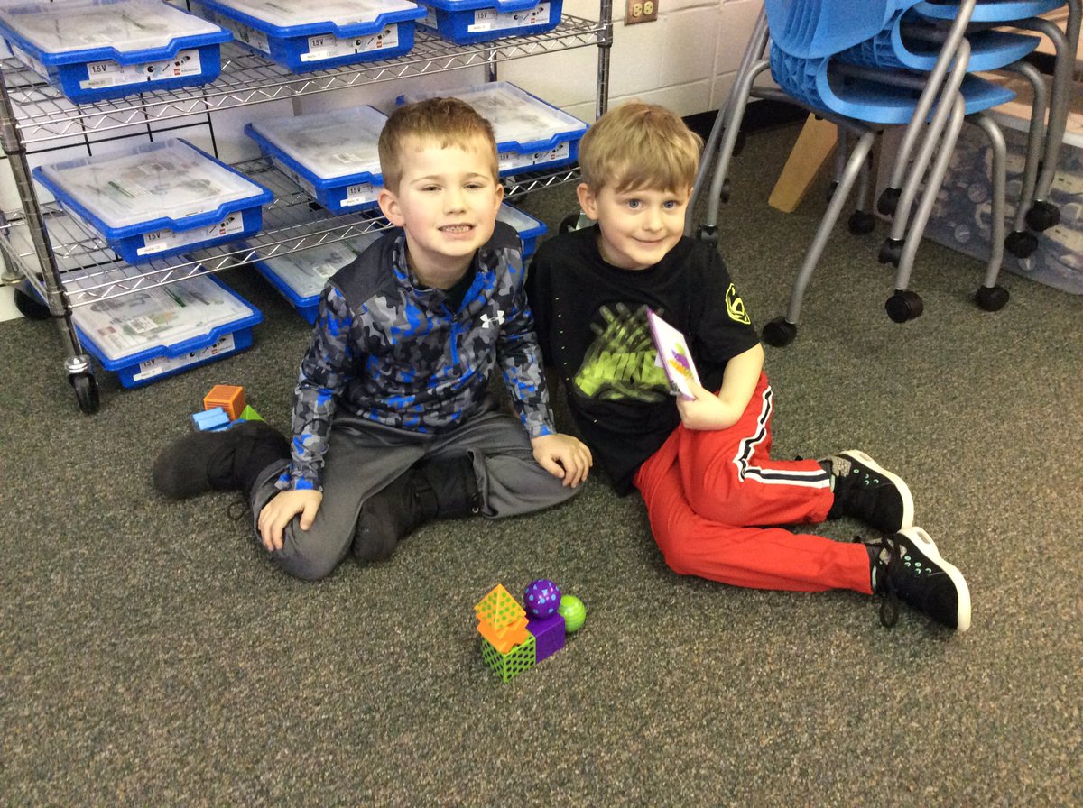 VharmsD's tweet photo. Kindergartners in STEM! We had so much fun learning about robots and how we have to program them. We practiced by giving instructions to our partners 😊 @thurston220 #nbscoltpride https://t.co/5FYHxPKRF4