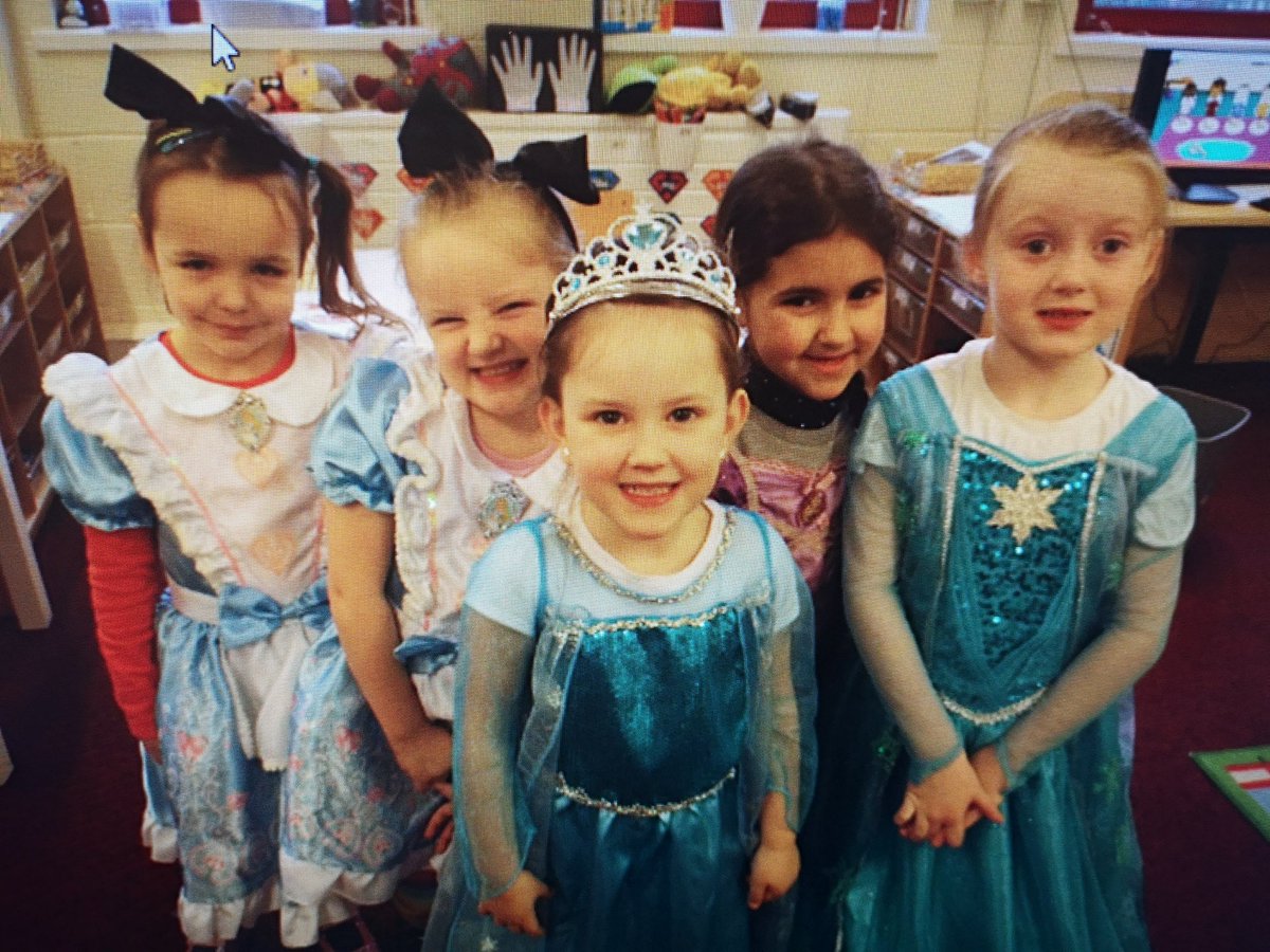 HigginsonMiss's tweet photo. Reception loved dressing up for World Book Day and reading our favourite stories! 🌍📖❤️  #WorldBookDay #SILPrimary #LWQM #WeLoveBooks https://t.co/URQJOAhwHe