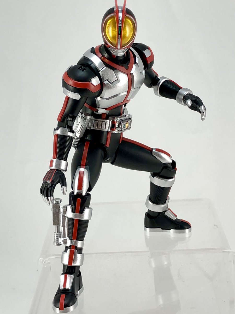 Mpr フィギュアライズスタンダード 仮面ライダーファイズ ぱち組しました 部分塗装と考えてましたが面倒になってシールに変更笑 でもシールの精度と質が良くて 自分で塗るより良かったかもです笑 でもファイズフォンとかは見栄え悪いので塗ろうかと