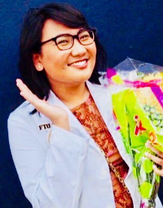 DrSteveMed's tweet photo. #PAStudent of the Month, Monica Tirtarahardja. Swipe to learn more about her & being @FIU. We love ❤️ our #PAstudents @FIUMedicine! #physicianassistant #fiupa #CO2019 #MPAS #pantherpride🐾 #pawsup #futureofmedicine Even better on the right ocean! Geography not required 🌎 https://t.co/KEg7G0njIg