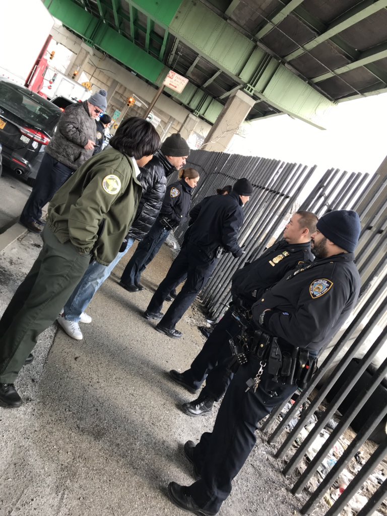 NYPD41Pct's tweet photo. Today we team up with #CB2 @Amtrak @NYCSanitation @NYC_DOT & @CSX to come up with a solution with the issues that the Community is having with Crime taking place within the tracks. We need community leaders to get involve and help us fix this problem.
#Sharedresposibility https://t.co/irAbZzmpAG