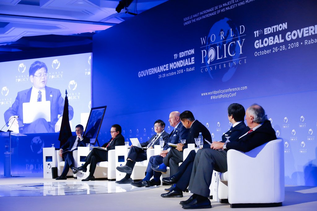 WorldPolicyConf's tweet photo. Un souvenir de la #WPC2018 📸 Vuk Jeremić @jeremic_vuk du @CIRSD ; Tsakhia @elbegdorj, Wang Jisi @PKU1898 ; @DouglasPaal du @CarnegieEndow, Yim Sung-joon, Hosoya Yuichi et @Georgy_Toloraya du @Keio_univ_PR échangent autour de la question de la #CoréeduNord. https://t.co/ZJeBxnB4pb