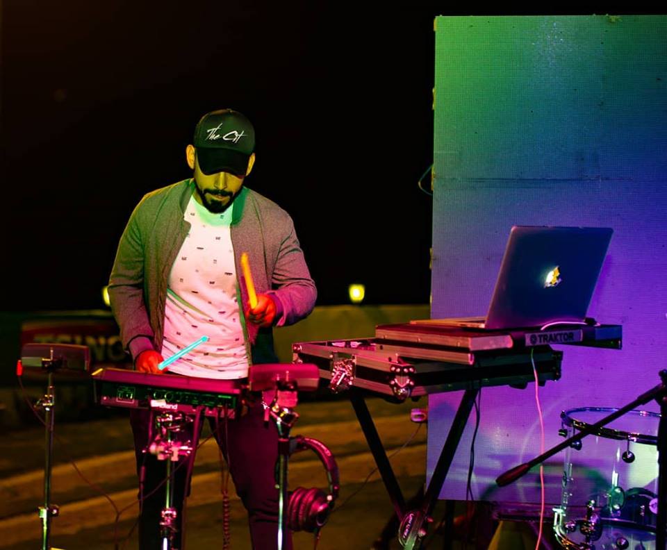 #THECITis creating new music. Nos encanta hacer nueva música y disfrutar aún más en cada show. Todo empezó como un sueño y ahora nuestras canciones ya son escuchadas por ustedes 🦆 ¿Cuál de nuestras canciones es su favorita? Les estamos preparando una sorpresa 🤜🏻🤛🏻