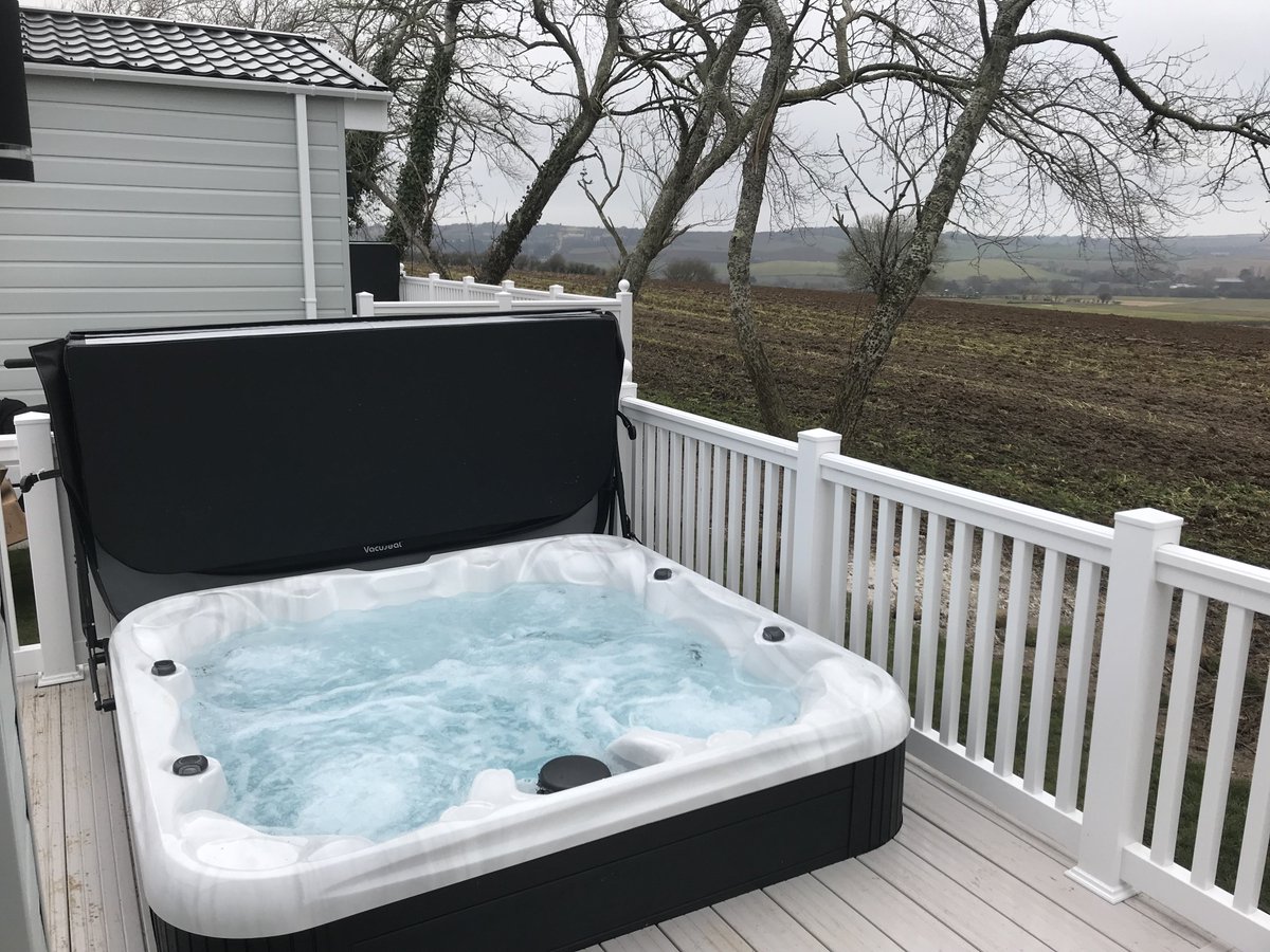 ParkLeisure's tweet photo. One of 6 #spa design installations for Aria Resorts at The Lakes, #Rookley on the #IsleofWight. All spas have been built to fleet standard with Vacuseal covers & gas lifters. As well as our award winning #Climacube #WaterHeatingSystem for quick heat up on #ChangeOverDays https://t.co/6srg3Hizs6