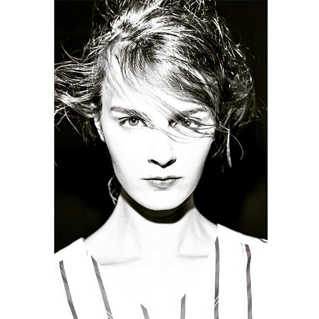 annaveronikam's tweet photo. Free soul๐
#runwaylook Thank you to @ujoh.official #photographer @cedricodet #production @fromstudio @naomicirci ๐
#hairstyle @chinatsulisa #makeupartist @m_mi_iu #picture @shuuemura #majormodelsmilan #mfw19 #mfw #milanfashionweek2019 #milanfashionweโฆ https://t.co/r3bUG33CGV https://t.co/W9KAwXDM4G