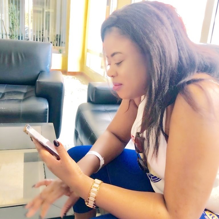 LynneStactia's tweet photo. #NewProfilePic when Twitter follows you on holiday 😊😐 #TwitterJunk #Twimbos https://t.co/IXgPKdyDW8