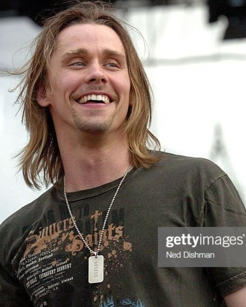MylesKJunkies's tweet photo. Throwback Thursday with the best band ever... @alterbridge circa 2004 at VOODOO EXPERIENCE New Orleans  ❣💥🤟🎶

"ONE DAY REMAINS"⤵️
https://t.co/muP43rS4A1

PHOTOS BY: Ned Dishman/ Getty Images #picsaretagged 📸👏

#ABV1IsComing y'all!! 🎉🎈 https://t.co/QYpYpi8vFC