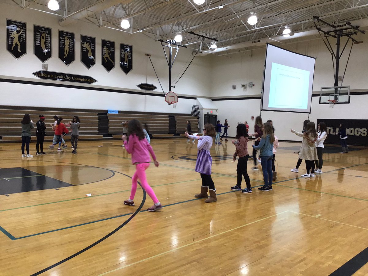 mroswurmct's tweet image. Great day at CT yesterday with Clay and Lindsay celebrating Women in Aviation Week from Garmin.  The girls learned about careers in aviation &amp;amp; made and flew paper airplanes. @CTMSBulldog