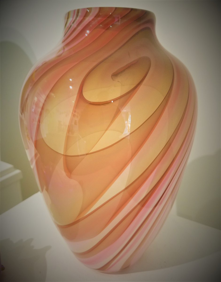 There is, against the dark sky, a brief flash of light. It is filled with colors, like a nebula or the aurora borealis, bursting like a popped bubble.
― Beth Revis, Shades of Earth #sandglassmuseum