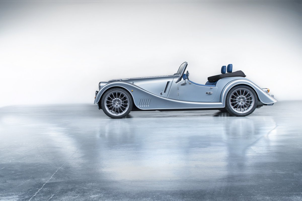morganmotor's tweet photo. Inspired by 1960’s ‘road racers’, a lightweight composite hard top transforms the Plus Six. Discover more at https://t.co/m4I0GwpgbP #Morgan #GIMS2019 https://t.co/W6dM2bX8Sv