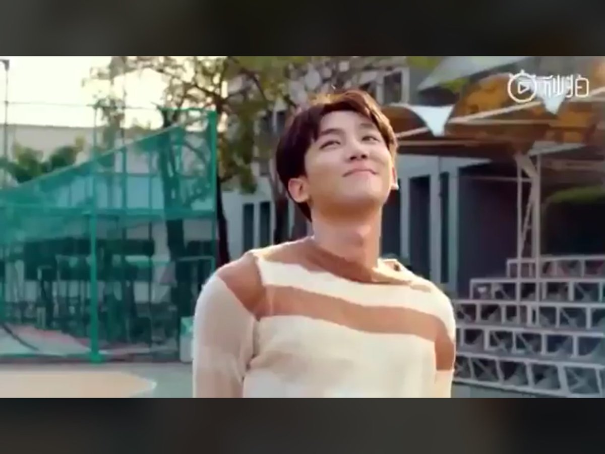 iapppp27's tweet photo. ตอนแรกฉันว่าเธอยืนเฉยๆก็หล่อแล้วนะ เล่นกีฬาอีกโคตรหล่อเลยอ่ะเติ้ลลล จะให้แม่ไปขอแล้ววว 💚 @titlekplee 
#กลจของตต  #titlekrt https://t.co/yRE54S9c2U