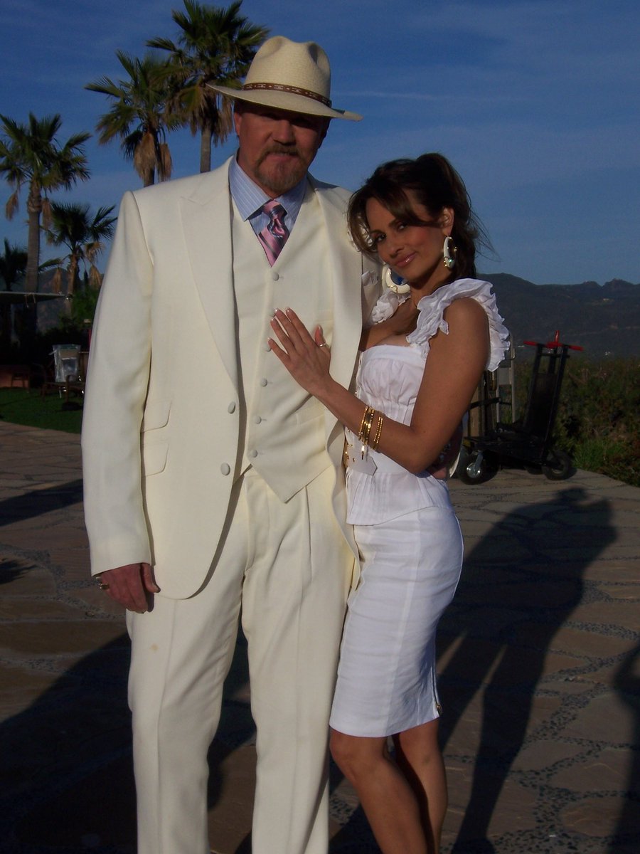 PatriciaKara's tweet photo. #TBT #TraceAdkins #MusicVideo #Maid #MarryForMoney https://t.co/wkwzMi40nb