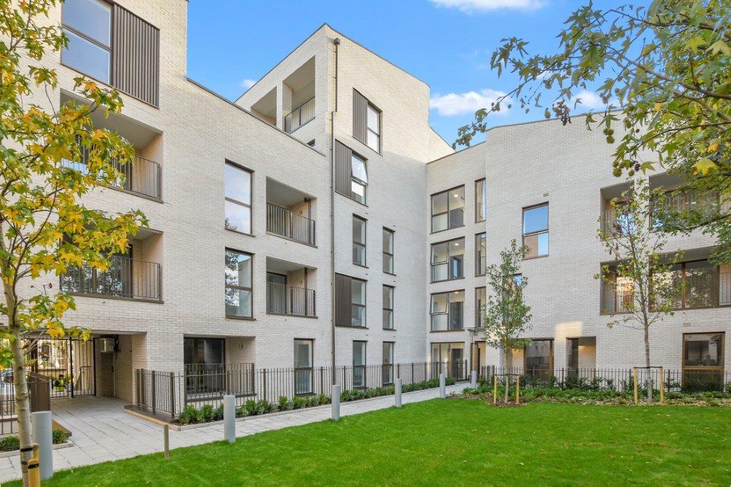 CityZenProperty's tweet photo. Brand new 1000 sq foot 2 bed 2 bath to let in Queens Park NW6 https://t.co/XAe6Cb7EK8 https://t.co/Z4bhfWN0iY