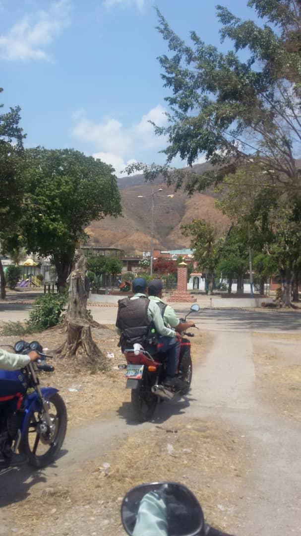 araguainforma_2's tweet image. #7Mar La Brigada Motorizada realiza Recorrido Preventivo por los Cuadrantes #P04 #P05 del Municipio Ribas, Garantizando la Paz y la Seguridad de nuestros habitantes! #CuadrateConTuCuadrante #PoliRibasDesplegadosPorLaPaz @NestorReverol @RMarcoTorres @SumireFerrara @JassirJoseA