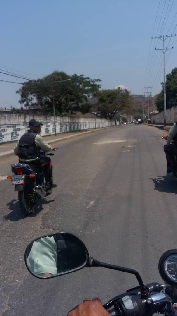 araguainforma_2's tweet image. #7Mar La Brigada Motorizada realiza Recorrido Preventivo por los Cuadrantes #P04 #P05 del Municipio Ribas, Garantizando la Paz y la Seguridad de nuestros habitantes! #CuadrateConTuCuadrante #PoliRibasDesplegadosPorLaPaz @NestorReverol @RMarcoTorres @SumireFerrara @JassirJoseA