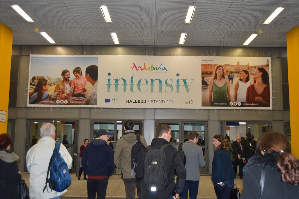 _turismoandaluz's tweet photo. #ITBBerlin | Os mostramos algunas imágenes del segundo día de la delegación andaluza en @ITB_Berlin dando a conocer el destino Andalucía y conociendo la experiencia de turistas alemanes que hayan viajado a nuestras ciudades. https://t.co/ViDyHmIVou