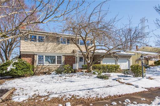 MichelleRemaxNJ's tweet photo. Don't miss this beautiful 4 bedroom, 2.5 bathroom center hall colonial in North Edison! The kiddos go to North Edison schools & JP Stevens HS.
#REMAX #REMAXDIAMOND #MICHELLERIZZO #REMAXHUSTLE #EDISON #NJHOMESFORSALE #NORTHEDISON #NJREALESTATE https://t.co/xlirNugLge