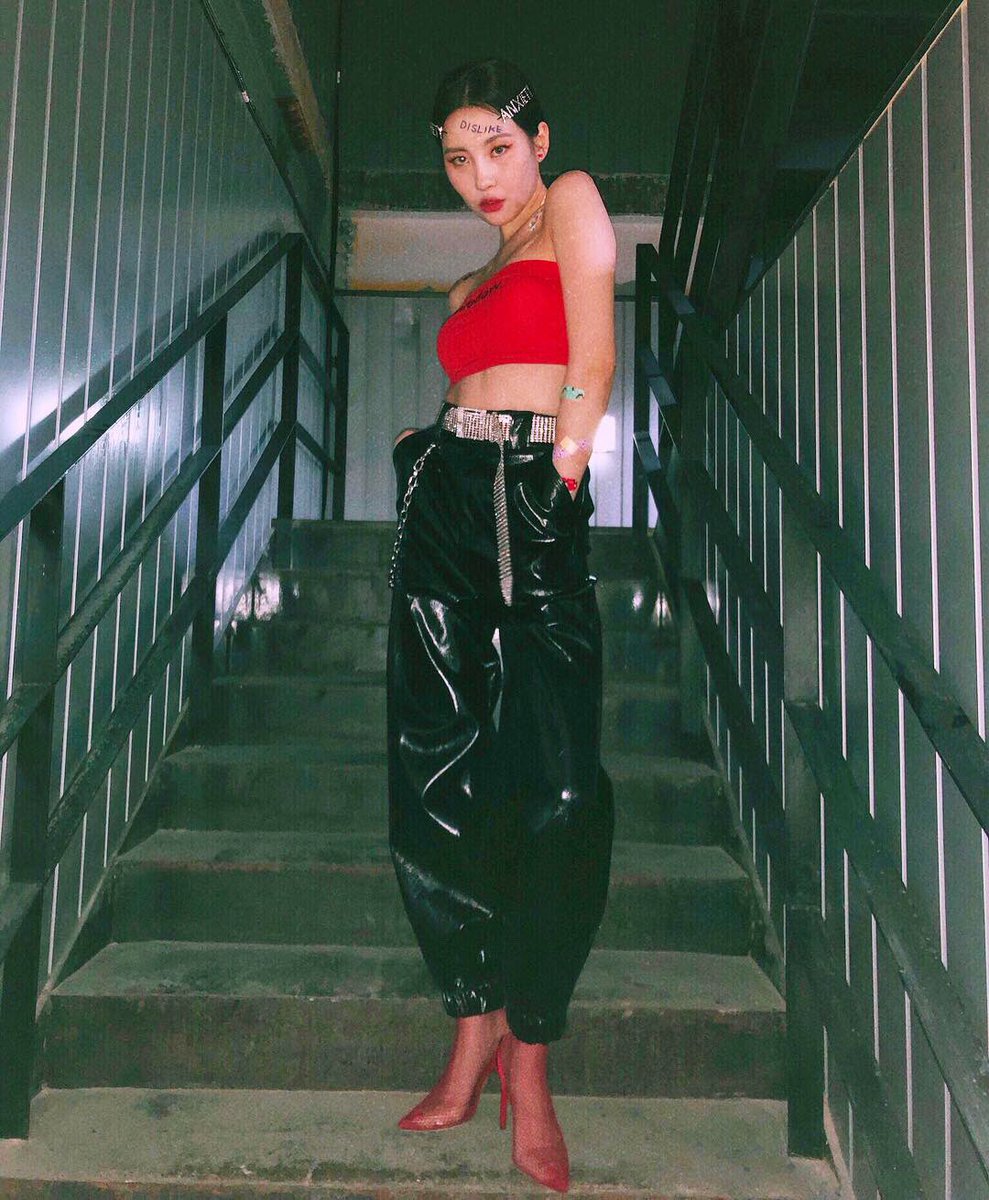 kpop_slime's tweet photo. SUNMI #NOIR https://t.co/hfeBZXZLuU