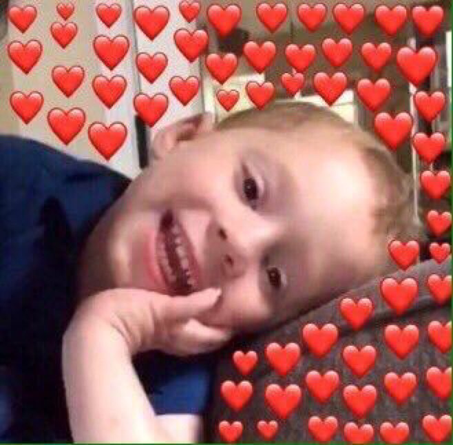viini28's tweet photo. Se eu tô vivo é pra assistir os vídeos da Carol e da Mikann. ♥️
#GameOfThrones #Micarol https://t.co/LkNFC0bYQN