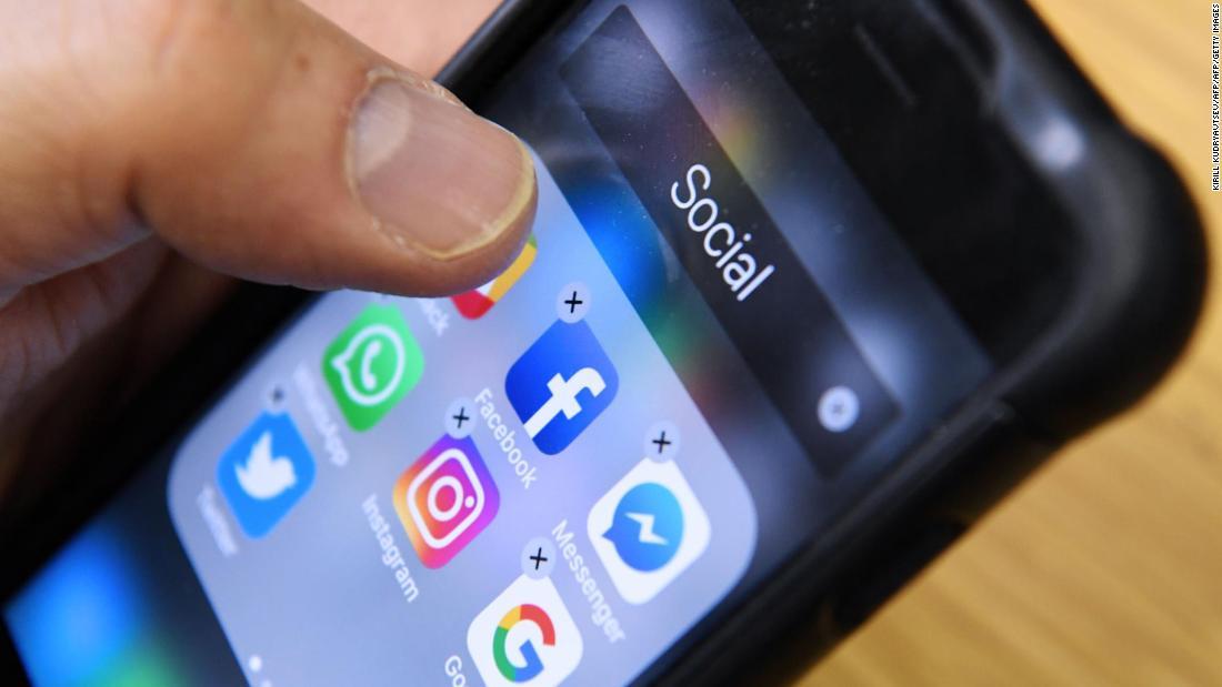 Mark Zuckerberg lays out plans to make Facebook 'privacy focused' cnn.it/2TBflea