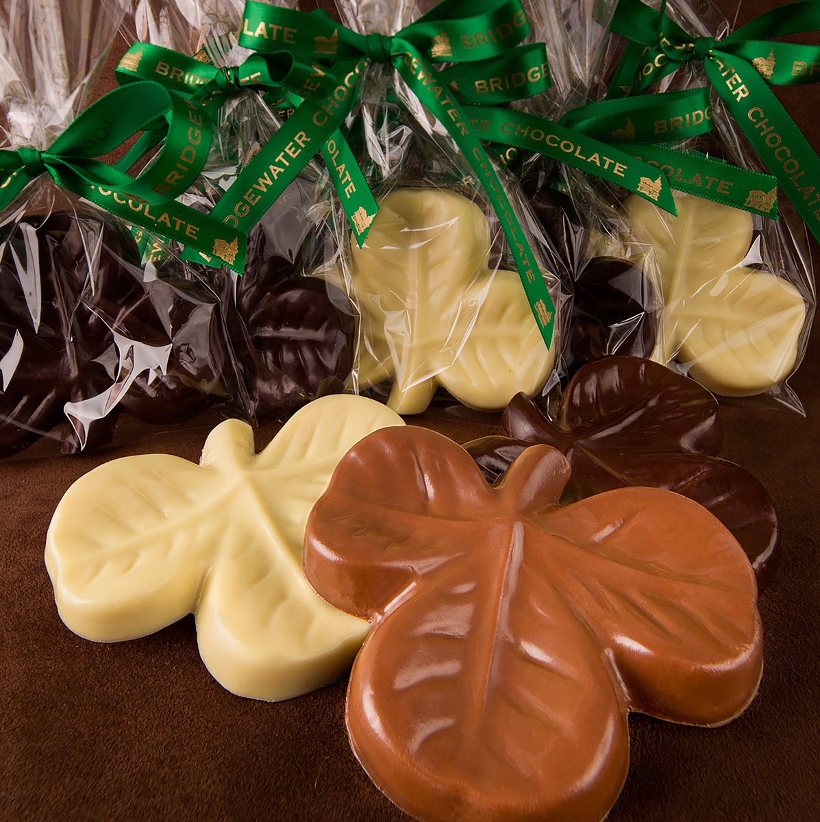 BridgewtrCho's tweet photo. Lucky Shamrocks!! Milk, Dark and White Chocolate. 
#bridgewaterchocolate #milkchocolate #darkchocolate #whitechocolate #valrhonausa #republicadelcacao #chocolategifts #shamrocks #shamrock #leprechaun #green #Irish #clover #stpatricksday #stpatrick #fourleafclover #lucky #goodluck https://t.co/3rqXrABeWs