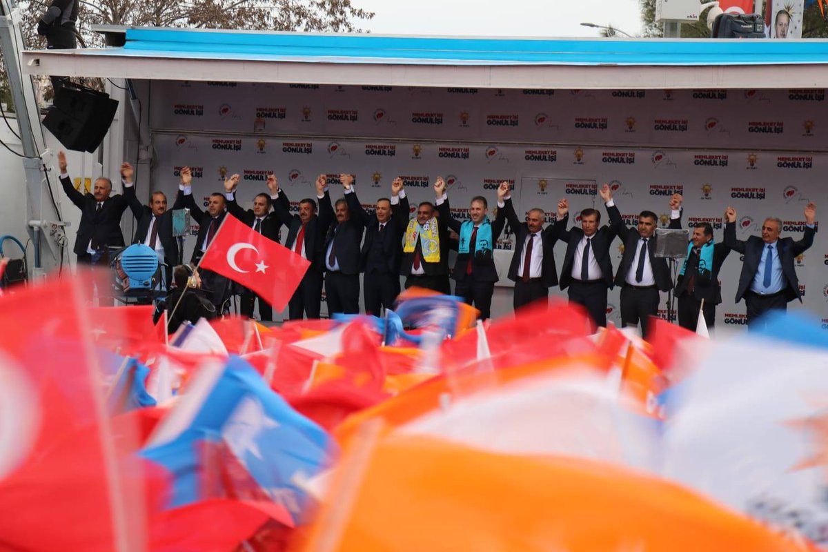 akpartikurtaln's tweet photo. Ak Partimizin Genel Başkanı, Cumhurbaşkanımız Sayın Recep Tayyip Erdoğan'ın katılımıyla gerçekleşen Büyük Siirt Mitingimizde halkımızla bir araya geldik.  @focalapkulu @farisakgul @erkankandemir  @osman_oren @Nevzat_karaatay 
#BelediyeİşiGönülİşi
Teşekkürler #Kurtalan https://t.co/7d6H3qmL0c