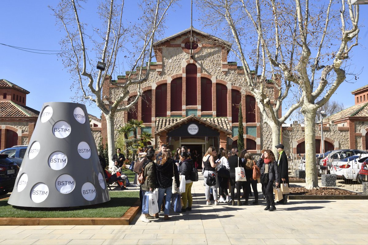 La quarta edició de @BSTIM_fair tanca portes avui després de dos dies d’intensa activitat havent acomplert els objectius fixats: posar en contacte la seixantena d’empreses expositores de l’àmbit tèxtil amb més d’un miler de compradors de marques internacionals👌 #bstim #bstimfair