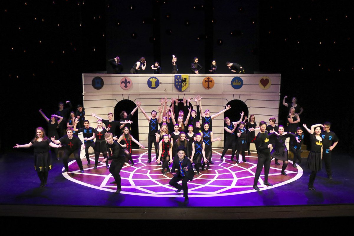 broadwaychicago's tweet photo. It’s opening night and we’ve to find our corner of the sky!  Happy Opening to @BenetTheatre and their production of Pippin!  We know you’re on the right track! #BICihsmta #BroadwayInChicago https://t.co/wAXxWZCoHi