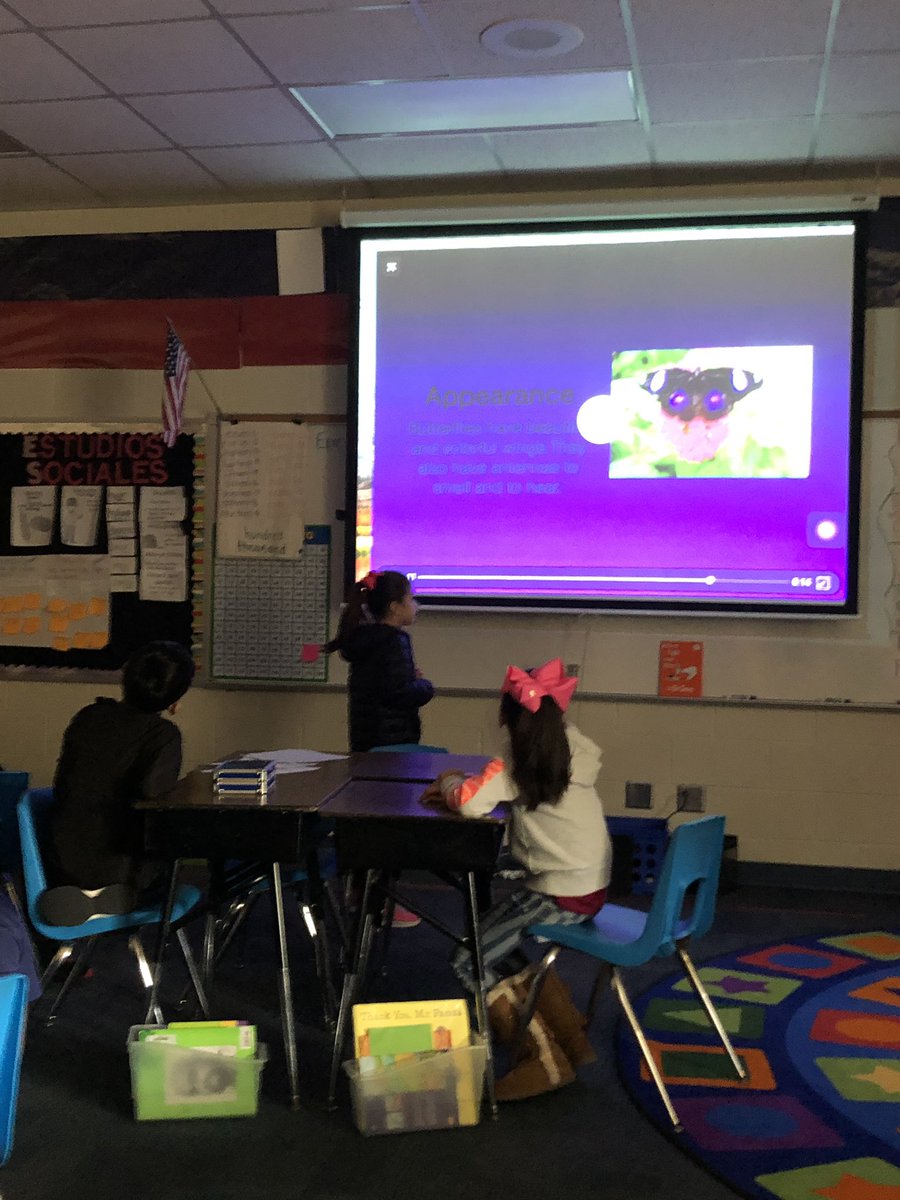 AlexandriaAmad1's tweet photo. Presenting their keynote presentations about their research. They rocked it!! #itsbetteratRann @DISDRann https://t.co/GnJoNozNQO