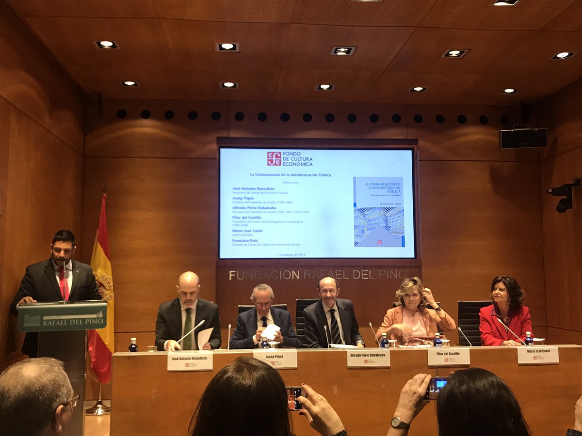 gabrielaortegaj's tweet photo. La Comunicación de la Administración Pública de @mariajoseCANEL #PanelTop https://t.co/oXMnncU1sH